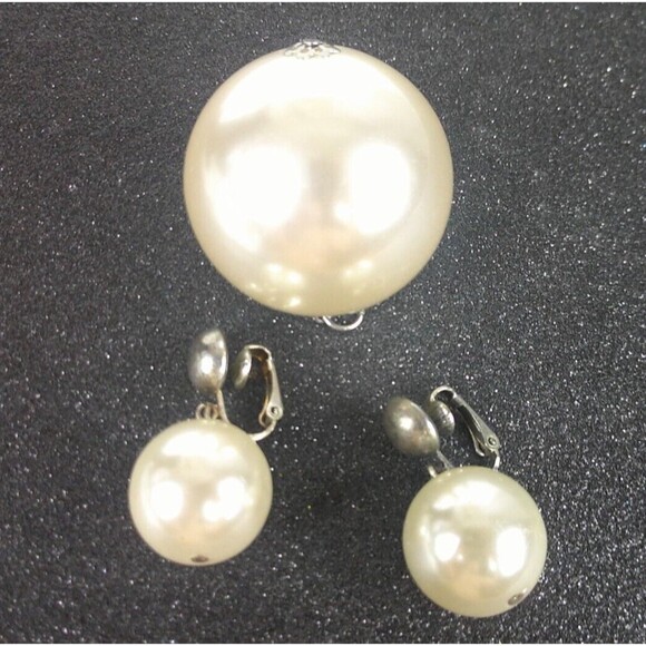 Vintage Large Faux Pearl Pendant and Clip On Earrings Set Statement Piece - Picture 1 of 3